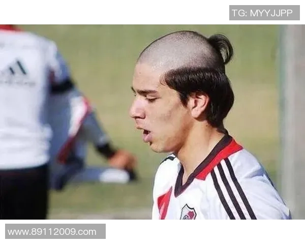 2021年足球明星发型大盘点这些风格让你瞬间变身球场焦点