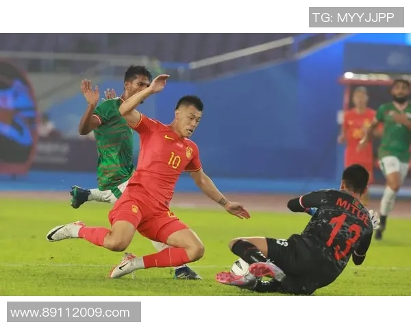 南京足球队在亚运会上的速度表现引发热议与期待 南京足球队在亚运会上的速度表现引发热议与期待