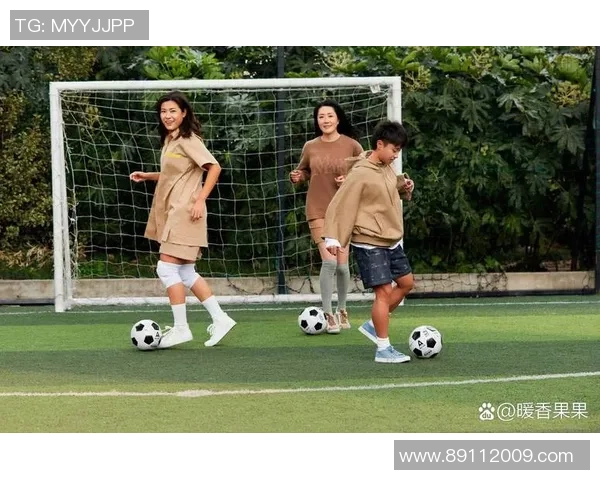 足球明星魅力尽显封面照展现运动之美与个性风采 足球明星魅力尽显封面照展现运动之美与个性风采